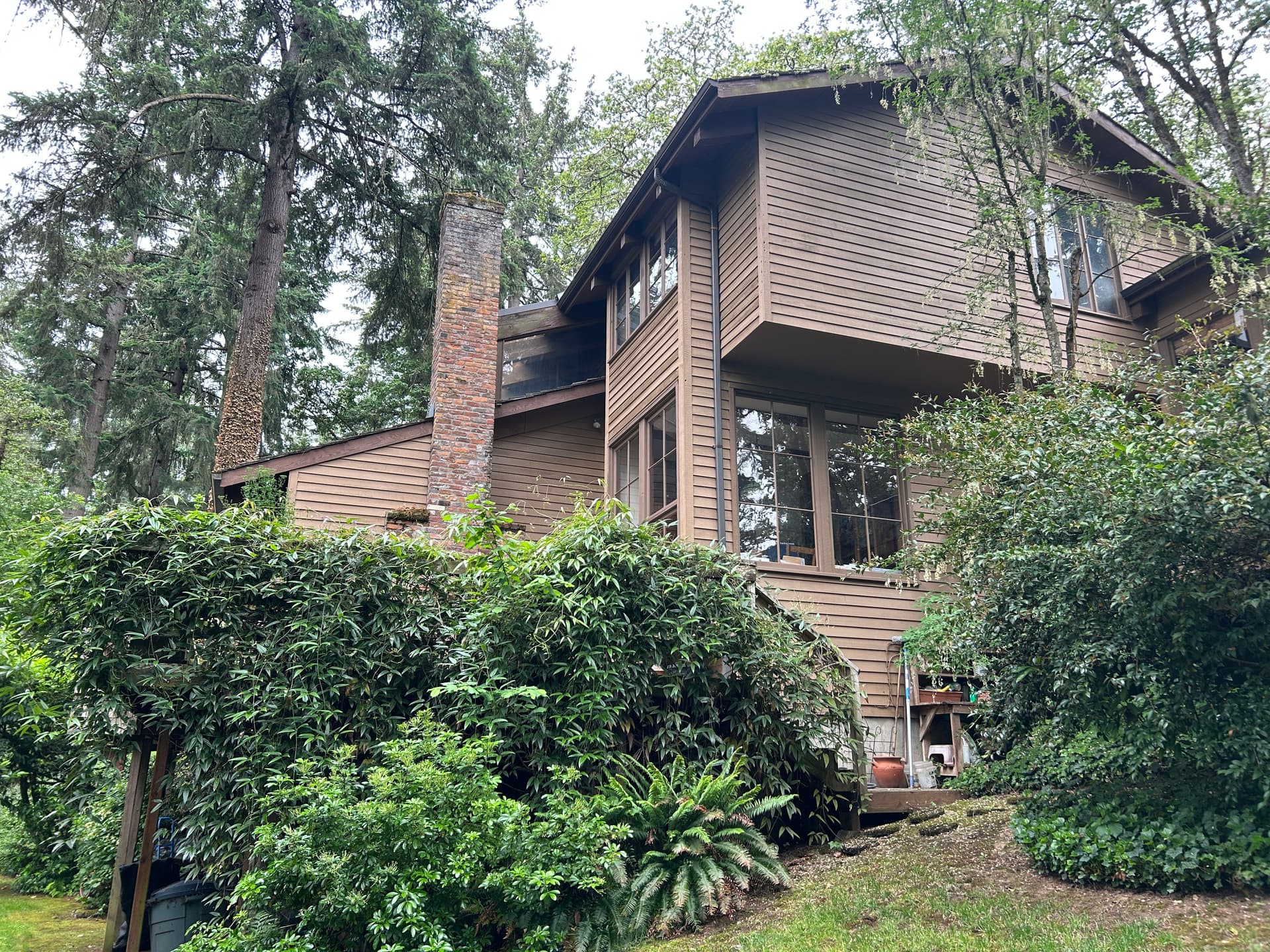 Gallery photos for Wood Rot and Dry Rot Found on a Beautiful Older Home Roof Inspection: Image #2